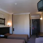 Hotel Karen 3*