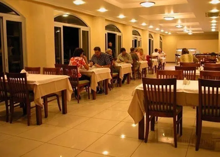 Hotel Karen 3*