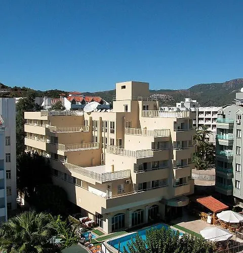 Karen Marmaris
