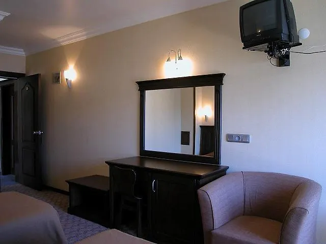 Hotel Karen 3*